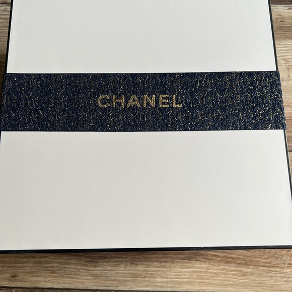 CHANEL GIFT BOX BLUE/GOLD RIBBON - Picture 7 of 8